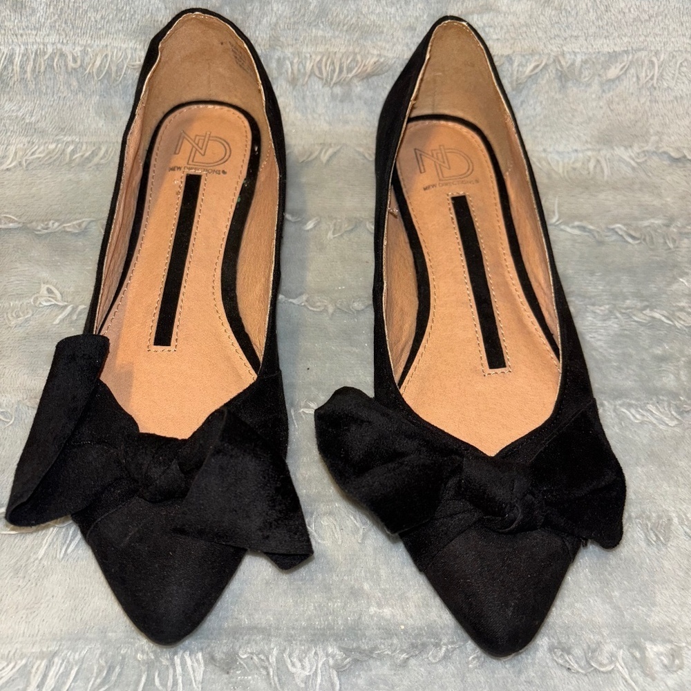 New directions size 6.5 Callie bow flats black